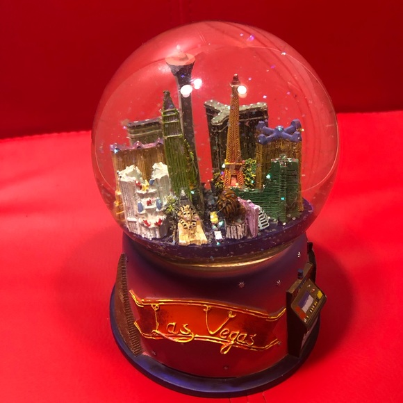 Snow globe Las Vegas Revolving Musical “We are In The Money “ Musical - Picture 7 of 7